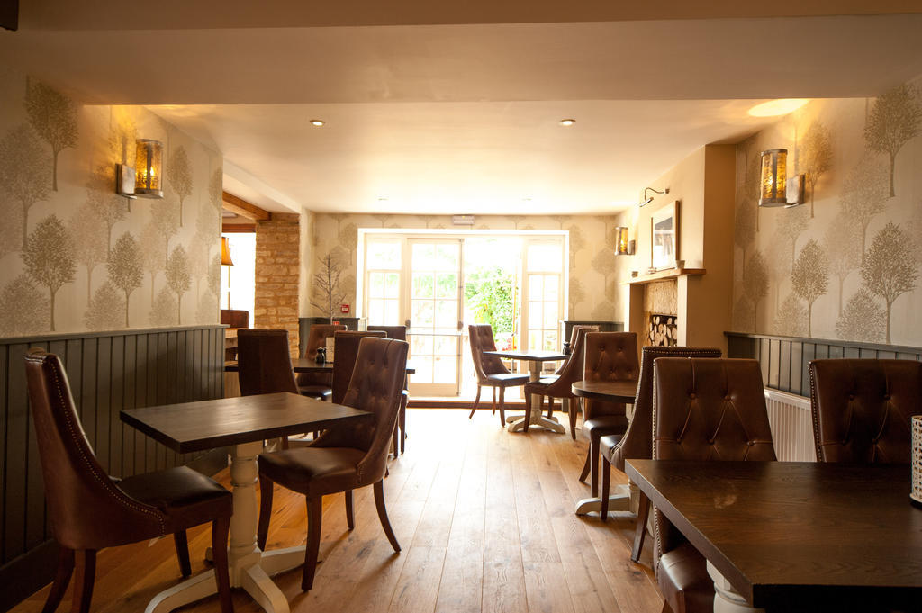 The Wychwood Inn Shipton under Wychwood Екстериор снимка