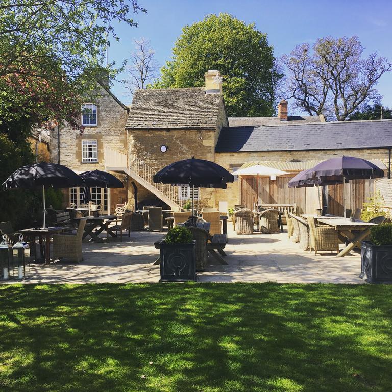 The Wychwood Inn Shipton under Wychwood Екстериор снимка