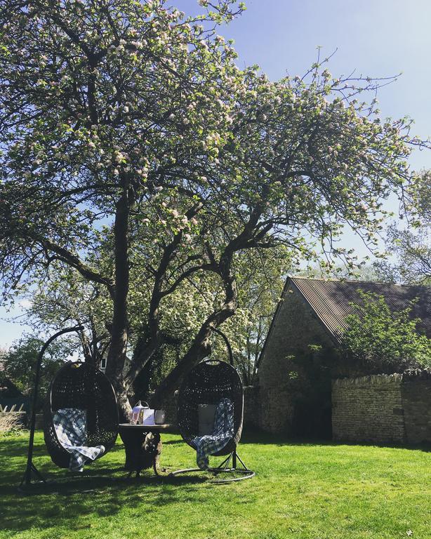 The Wychwood Inn Shipton under Wychwood Екстериор снимка