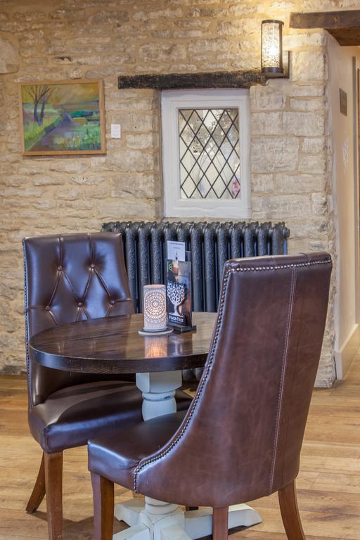 The Wychwood Inn Shipton under Wychwood Екстериор снимка