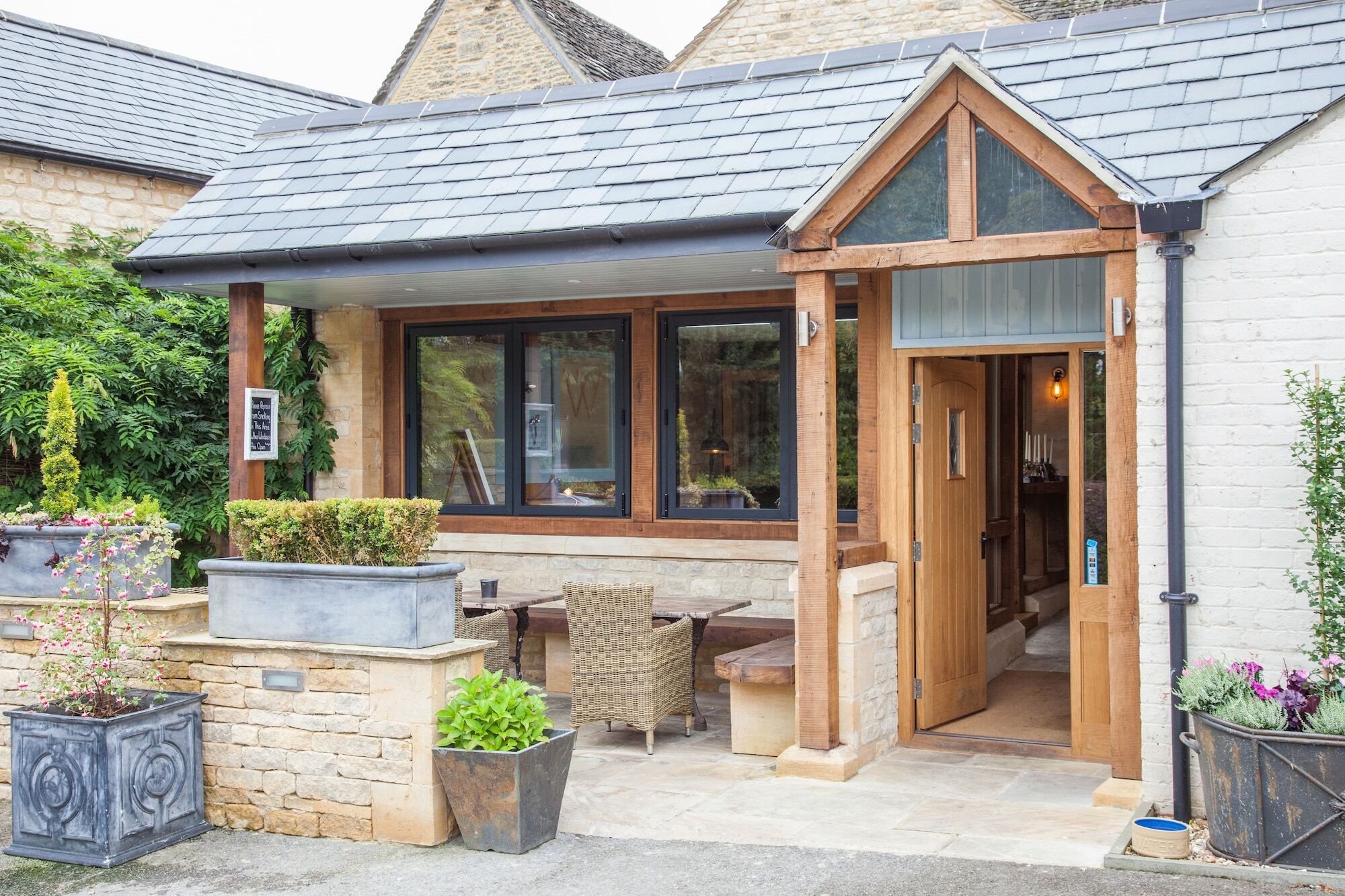 The Wychwood Inn Shipton under Wychwood Екстериор снимка