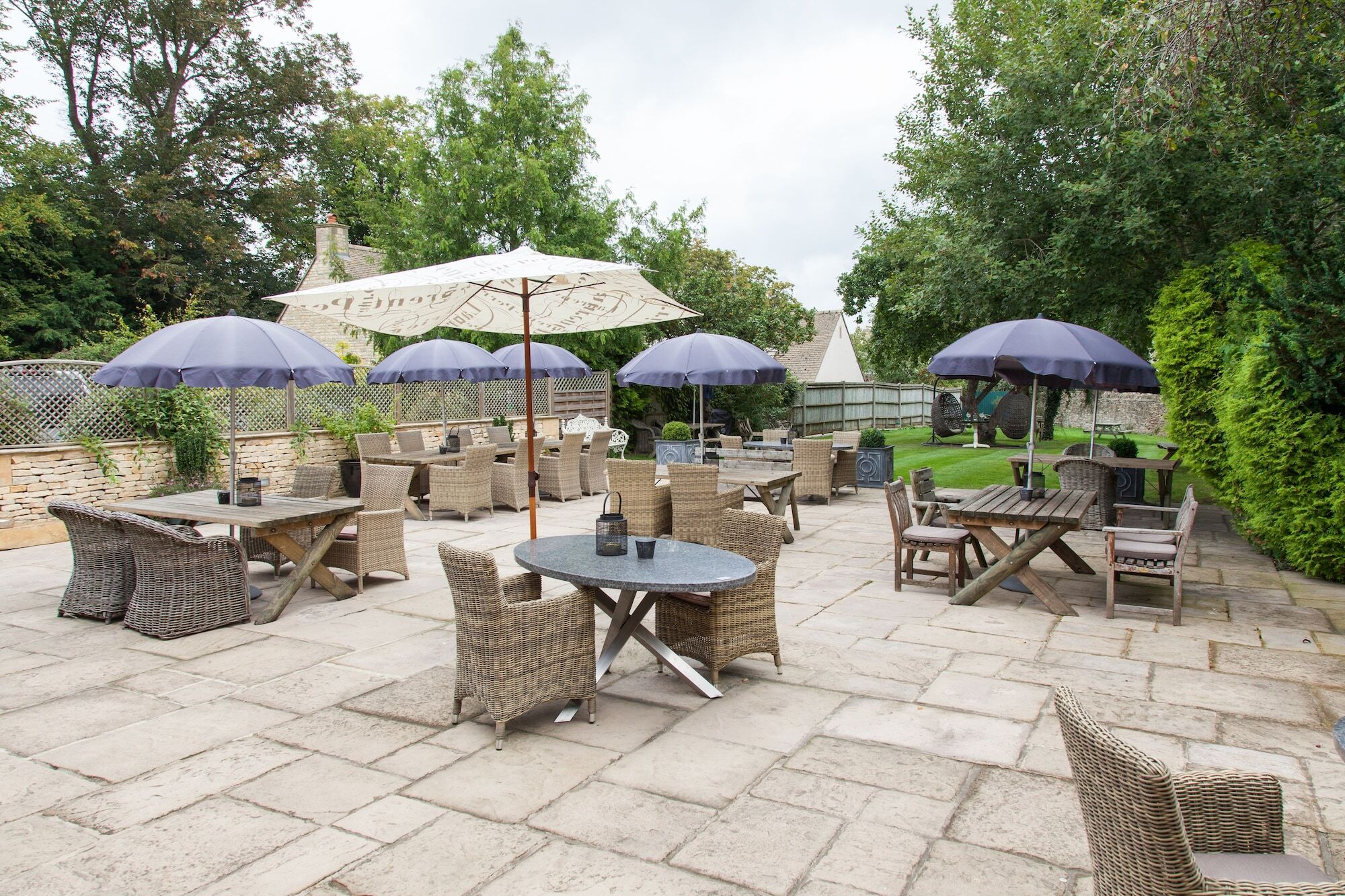 The Wychwood Inn Shipton under Wychwood Екстериор снимка